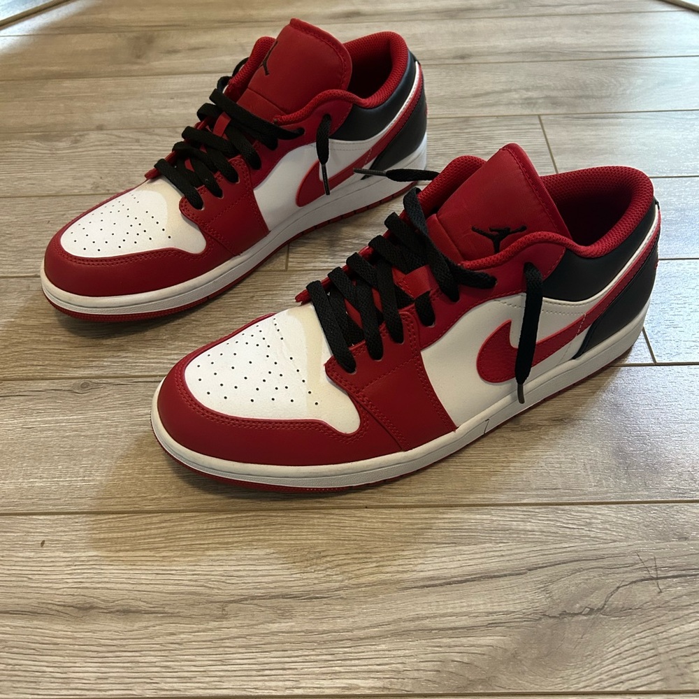 Nike Men's Jordan low bulls